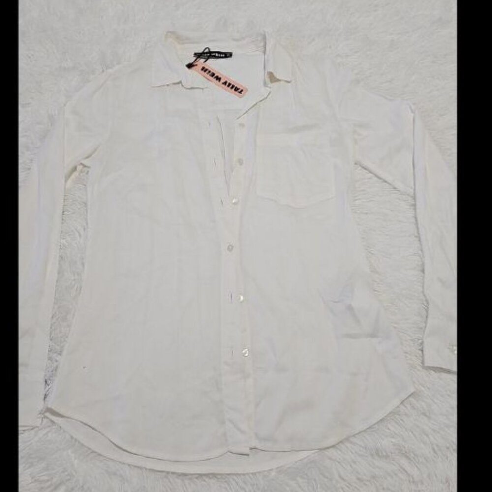 White, fitted button down shirt
